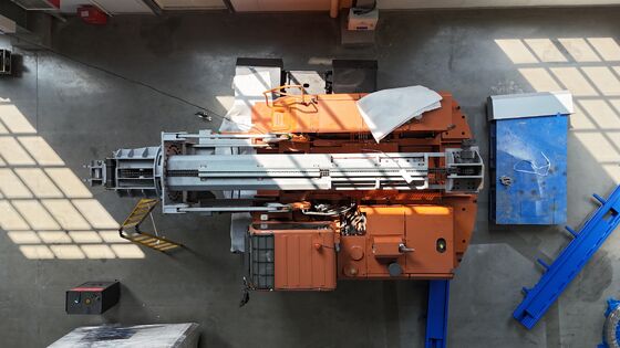 Vehículo totalmente eléctrico para el encendido de hornos con controles inteligentes para limpieza segura e inyección de flujo rotativo