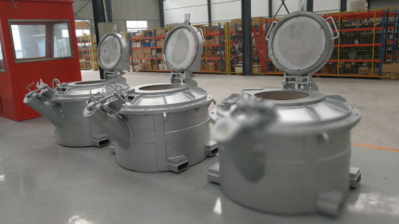 Cucharones de aluminio fundidas de larga distancia de la transferencia no que mojan vida de servicio larga de Refactory