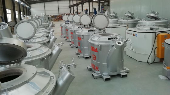 Cucharones de aluminio fundidas de larga distancia de la transferencia no que mojan vida de servicio larga de Refactory