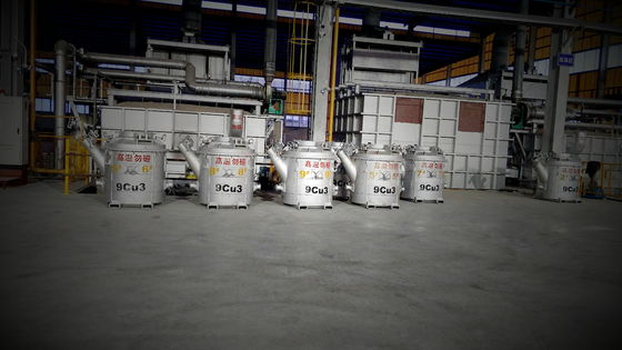 Cucharones de aluminio fundidas de larga distancia de la transferencia no que mojan vida de servicio larga de Refactory