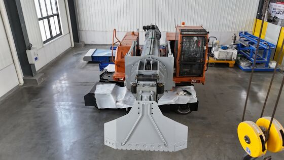 Vehículo totalmente eléctrico para el encendido de hornos con controles inteligentes para limpieza segura e inyección de flujo rotativo