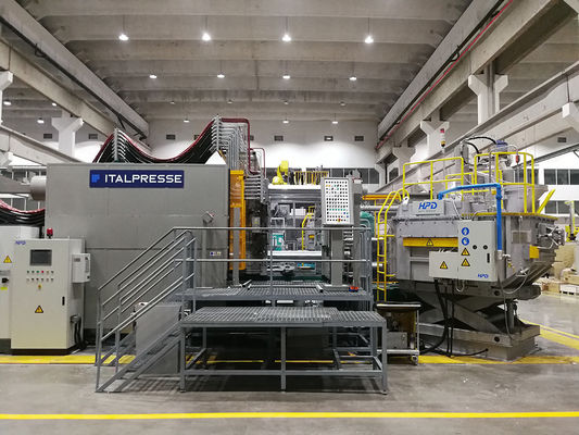 Horno de aluminio de la tenencia de la inducción 700KG para el metal líquido de colada de fusión de aluminio