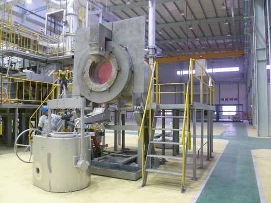 Horno de fusión de la calefacción industrial del NG 930KG y que se sostiene de aluminio que inclina la colada