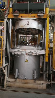 Horno de aluminio rotatorio de la tenencia 800KG para derretir la fusión de aluminio líquida