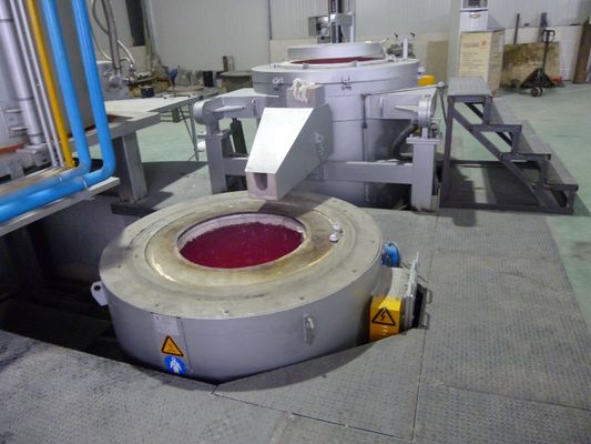 Precisión de control de temperatura ± 1C Horno de fusión de aluminio con alarma de temperatura y método de enfriamiento por aire