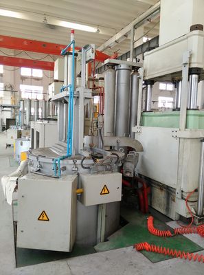 Temporeros de aluminio del mantenimiento del horno de la tenencia del gas 500KG para el bastidor de aluminio de fusión de HPD